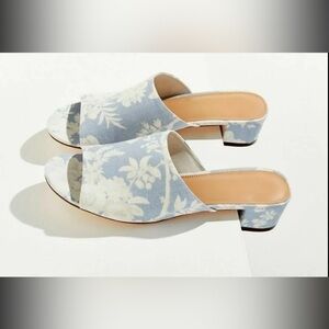 Laura Ashley for Urban Outfitters Blue and White Sandals Size 6
